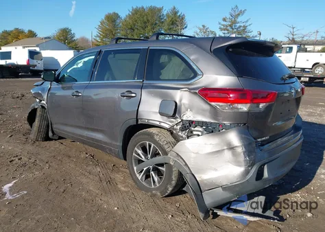 2017 Toyota Highlander Le Plus z USA, uszkodzony, nr VIN 5TDBZRFH5HS445987